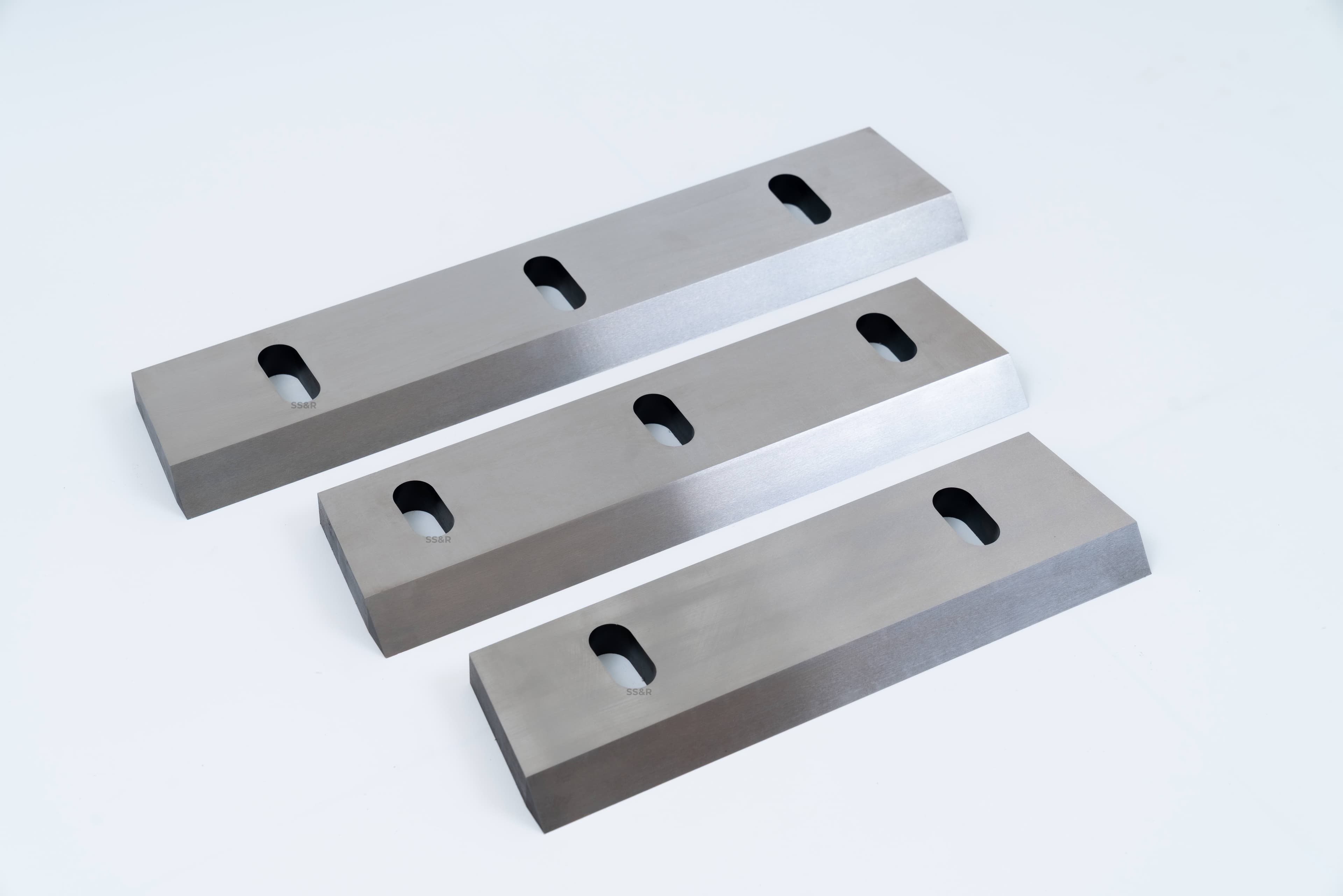 ใบมีดตรงเครื่องบดพลาสติก (Plastic Granulator Knife) : สิ่งที่ควรพิจารณาก่อนสั่งซื้อ